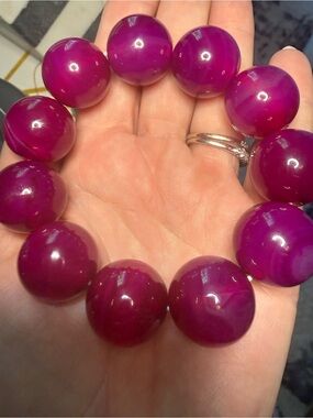 chunky fuchsia genuine  agate bead bracelet